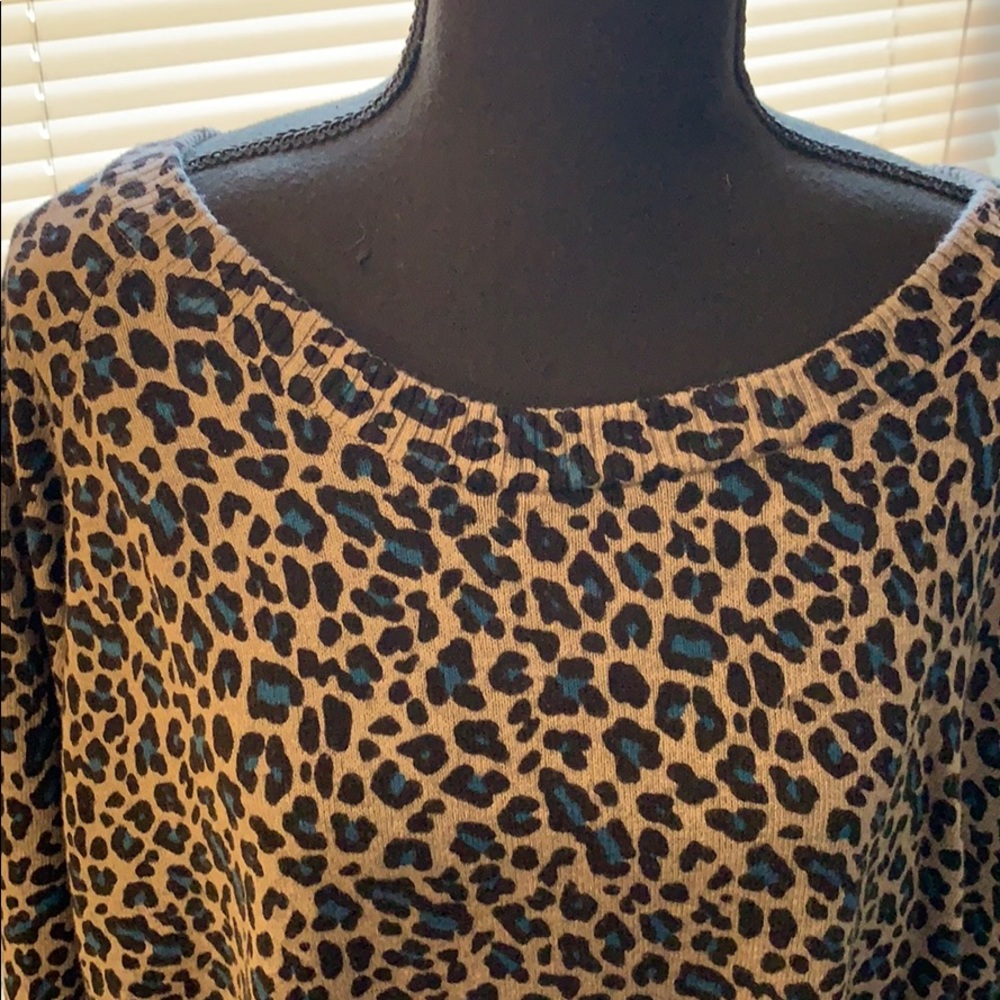 Sweater - Picture 2 of 7